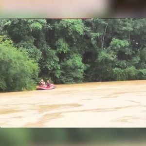 Duas pessoas ilhadas so resgatadas no Rio Itapemirim em Cachoeiro