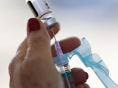 Nova vacina contra a covid-19 chega  populao em 15 dias